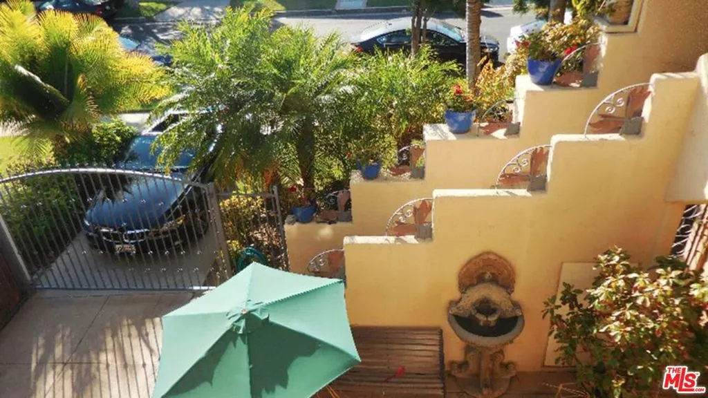 Los Angeles, California 90035, United States, 3 Bedrooms Bedrooms, ,2 BathroomsBathrooms,Residential,Active,199619