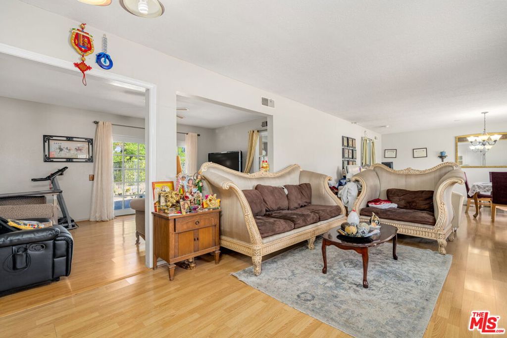 91 W Gainsborough Road