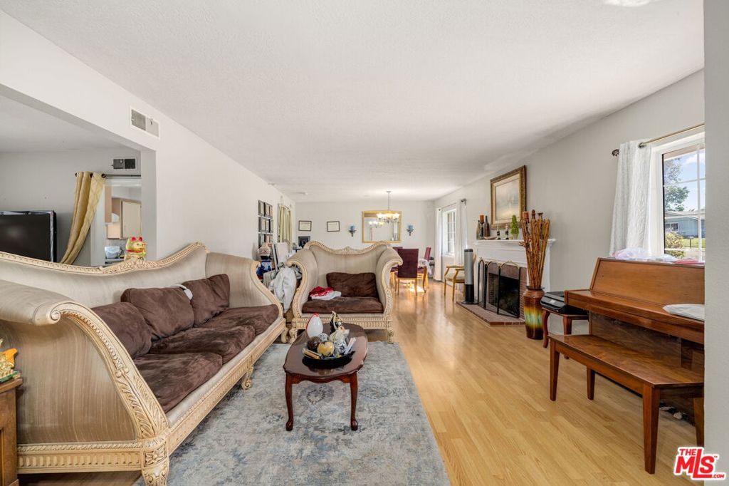 91 W Gainsborough Road