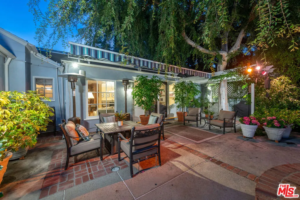 Encino, California 91436, United States, 4 Bedrooms Bedrooms, ,4 BathroomsBathrooms,Residential,Active,189003