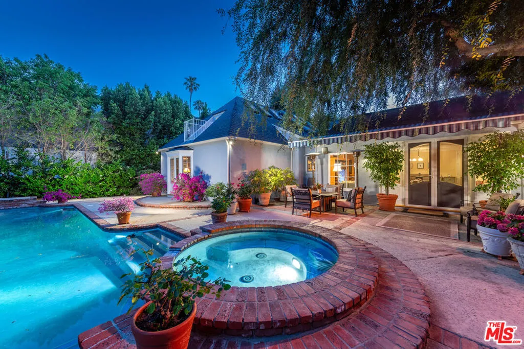 Encino, California 91436, United States, 4 Bedrooms Bedrooms, ,4 BathroomsBathrooms,Residential,Active,189003