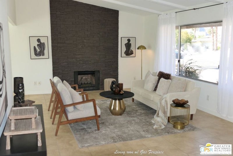 952 N Camino Condor
