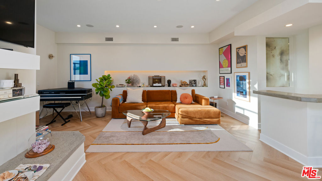 Properties 1 2457 Hidalgo Avenue