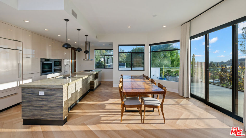 Properties 4 2457 Hidalgo Avenue