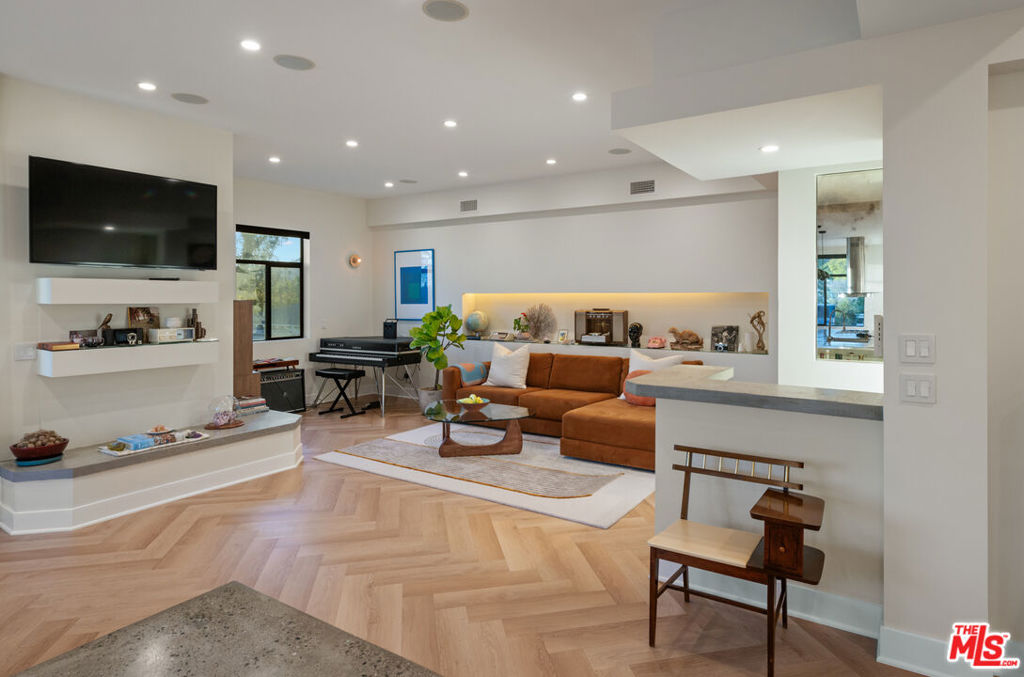 Properties 3 2457 Hidalgo Avenue