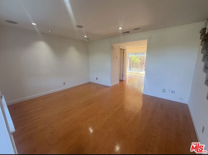 1391 Spring Valley