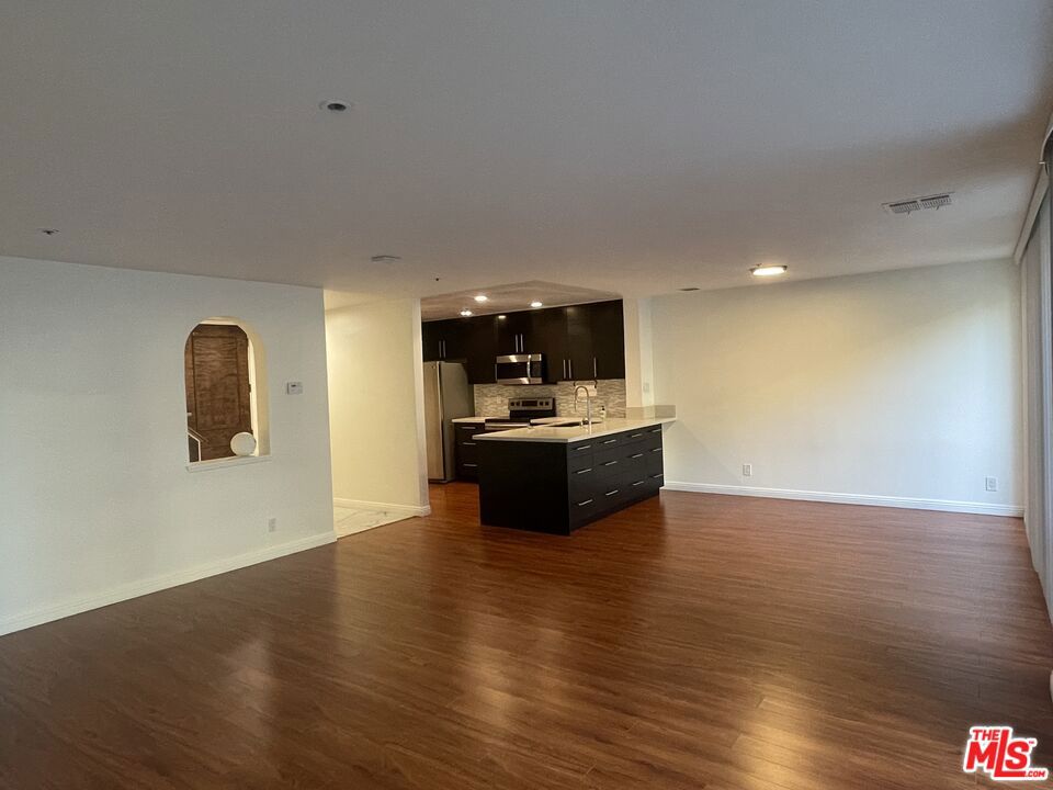 121 S Hope Street 4