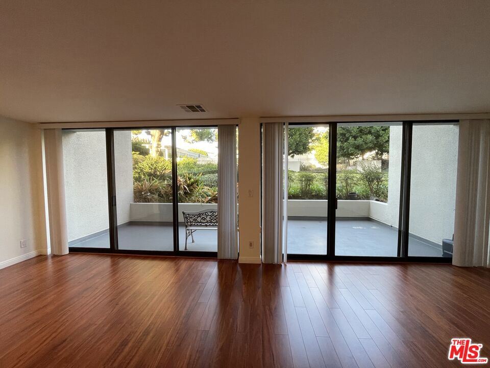 121 S Hope Street 4