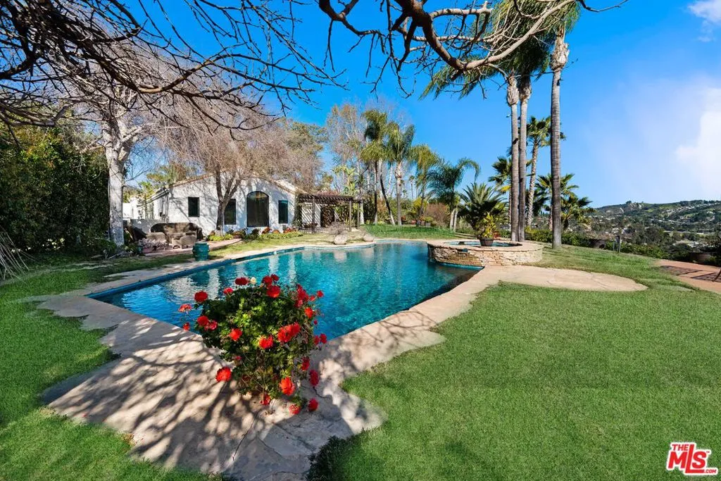 Calabasas, California 91302, United States, 5 Bedrooms Bedrooms, ,5 BathroomsBathrooms,Residential,Active,210008