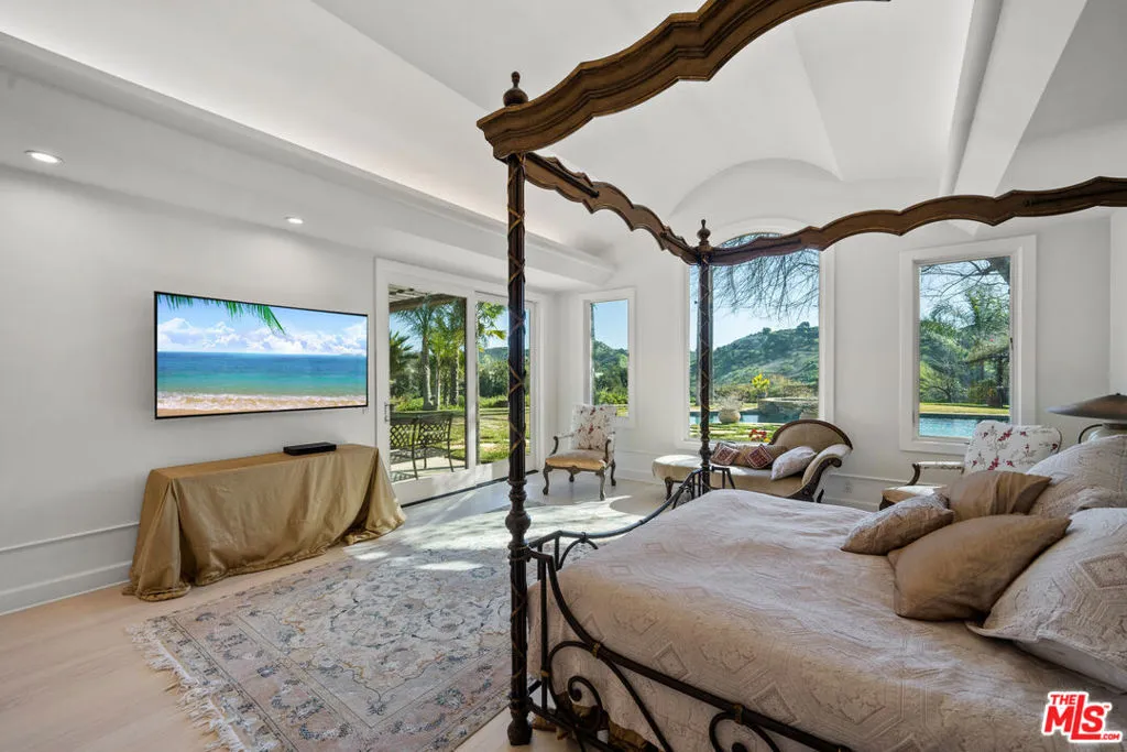 Calabasas, California 91302, United States, 5 Bedrooms Bedrooms, ,5 BathroomsBathrooms,Residential,Active,210008