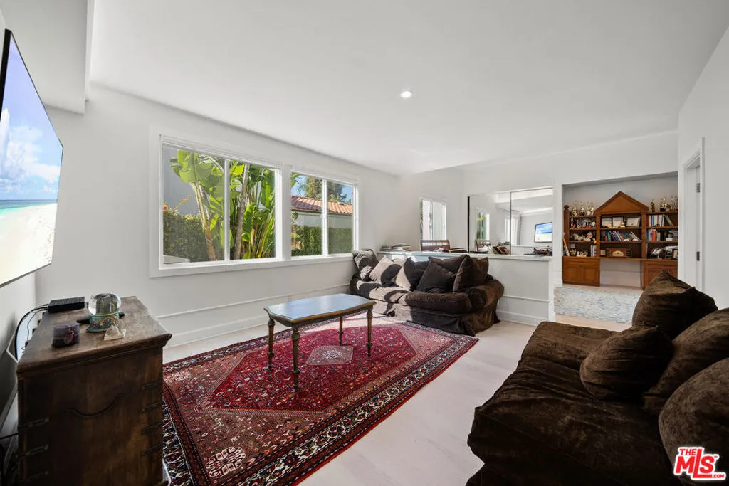 Calabasas, California 91302, United States, 5 Bedrooms Bedrooms, ,5 BathroomsBathrooms,Residential,Active,210008