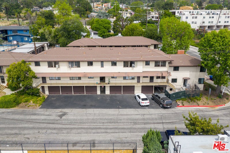 2629 Lake Avenue