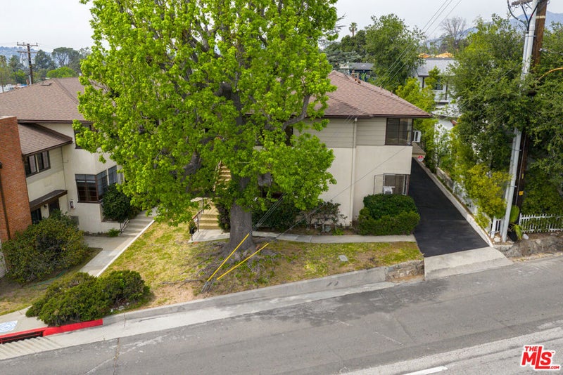 2629 Lake Avenue