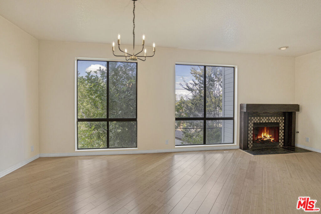 13331 Moorpark Street 233