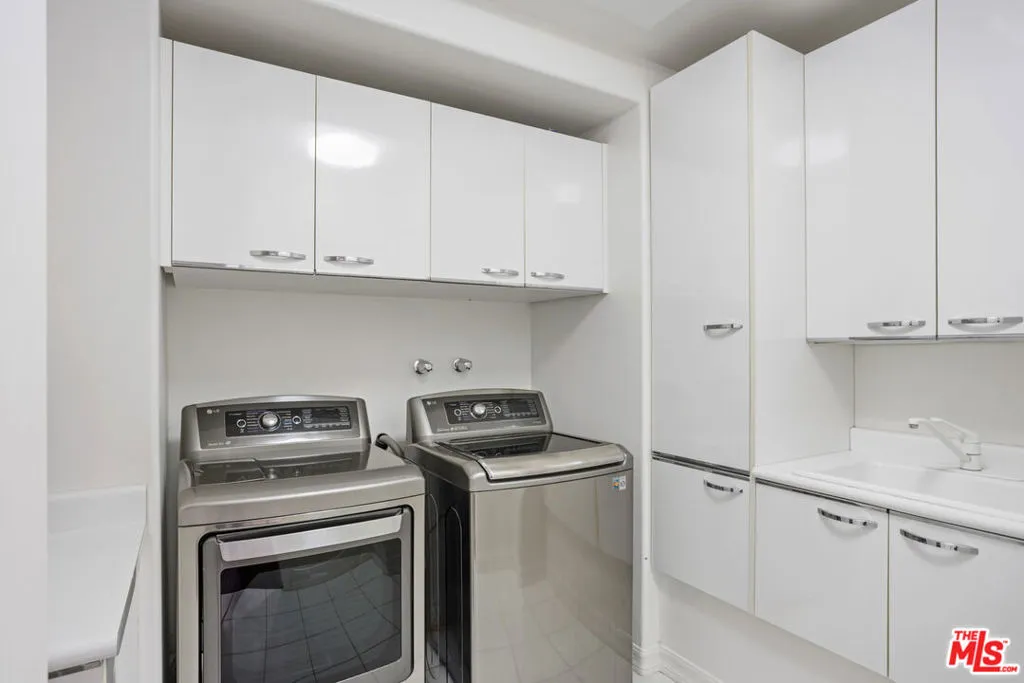 Westlake Village, California 91361, United States, 5 Bedrooms Bedrooms, ,6 BathroomsBathrooms,Residential,Active,216469