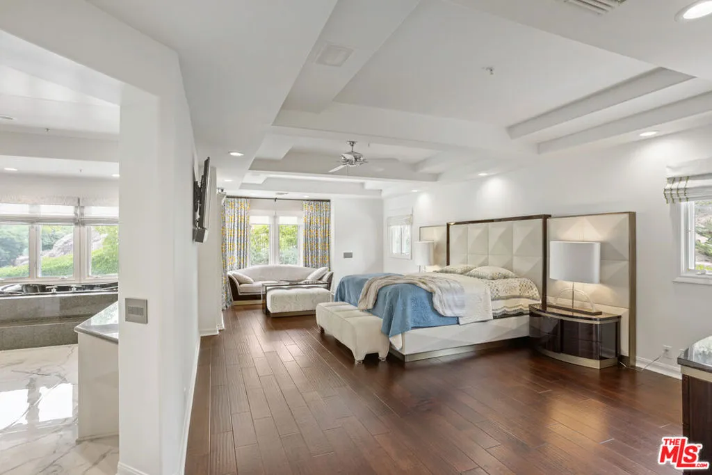 Westlake Village, California 91361, United States, 5 Bedrooms Bedrooms, ,6 BathroomsBathrooms,Residential,Active,216469