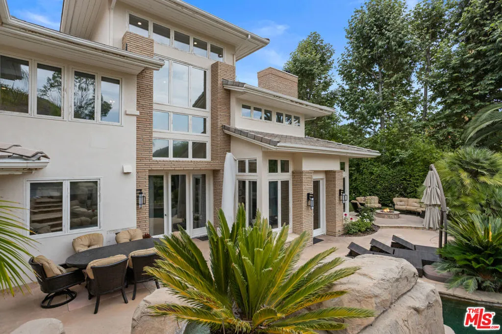 Westlake Village, California 91361, United States, 5 Bedrooms Bedrooms, ,6 BathroomsBathrooms,Residential,Active,216469