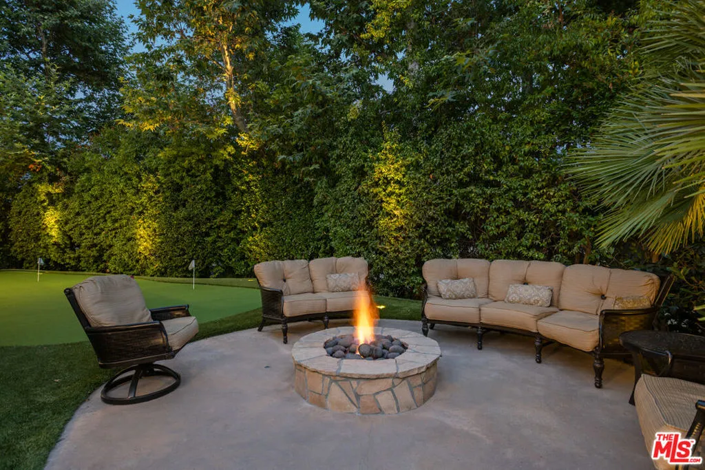 Westlake Village, California 91361, United States, 5 Bedrooms Bedrooms, ,6 BathroomsBathrooms,Residential,Active,216469