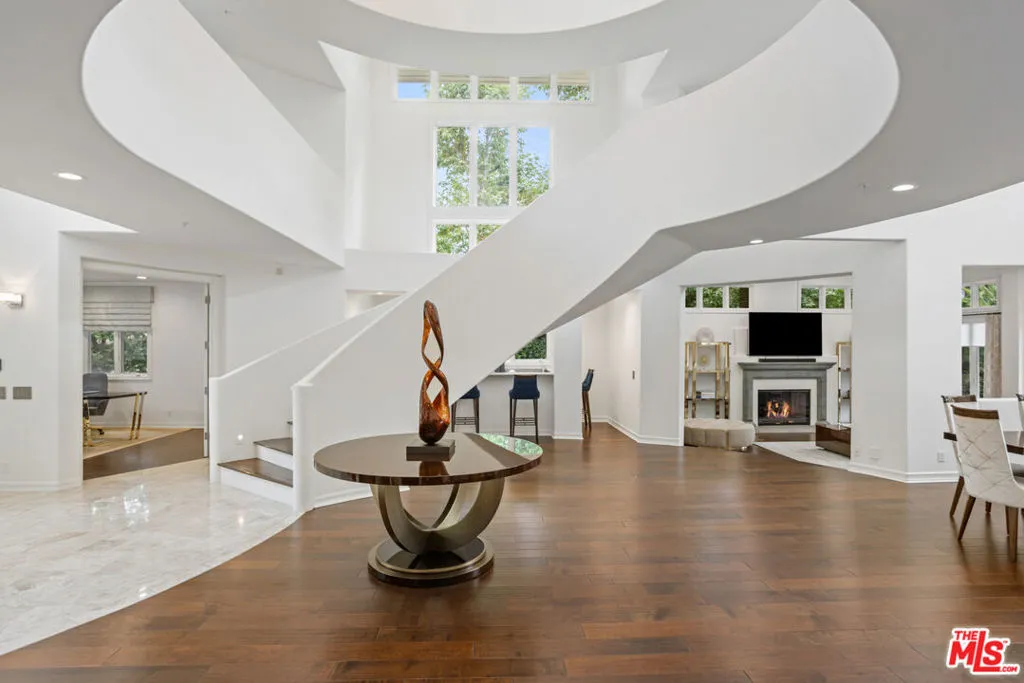 Westlake Village, California 91361, United States, 5 Bedrooms Bedrooms, ,6 BathroomsBathrooms,Residential,Active,216469