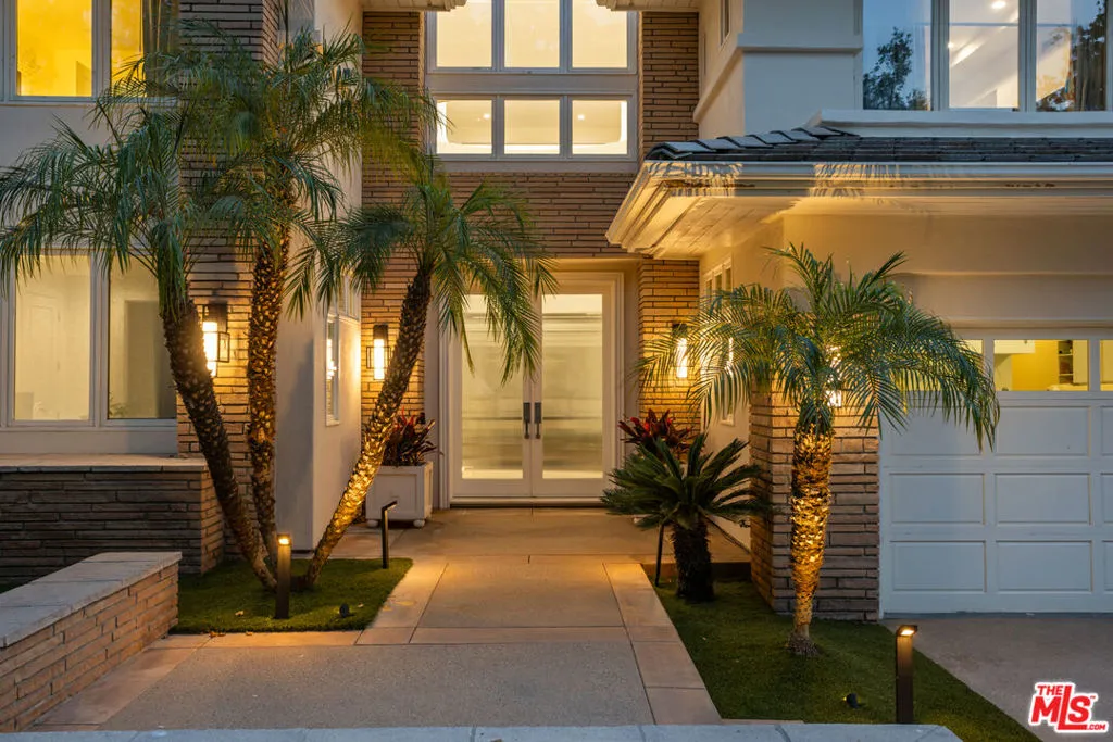 Westlake Village, California 91361, United States, 5 Bedrooms Bedrooms, ,6 BathroomsBathrooms,Residential,Active,216469