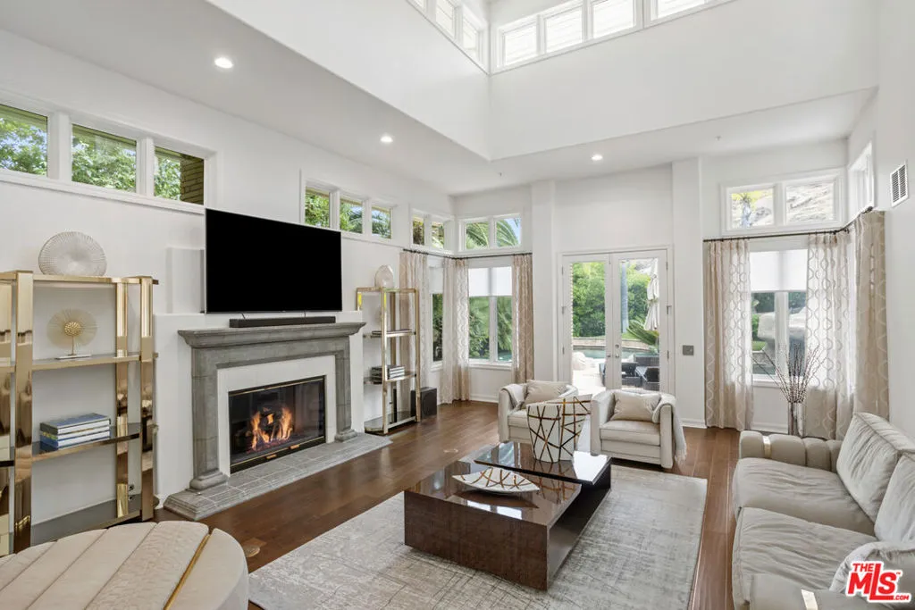 Westlake Village, California 91361, United States, 5 Bedrooms Bedrooms, ,6 BathroomsBathrooms,Residential,Active,216469