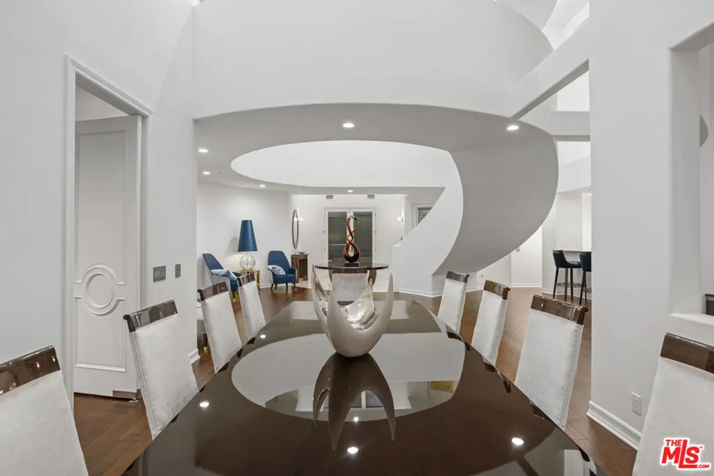 Westlake Village, California 91361, United States, 5 Bedrooms Bedrooms, ,6 BathroomsBathrooms,Residential,Active,216469