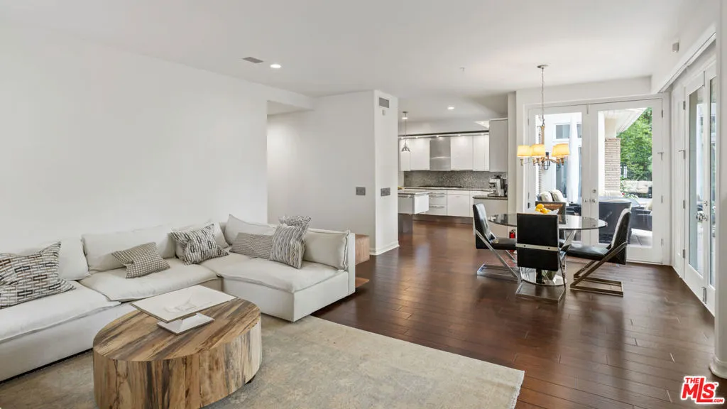 Westlake Village, California 91361, United States, 5 Bedrooms Bedrooms, ,6 BathroomsBathrooms,Residential,Active,216469