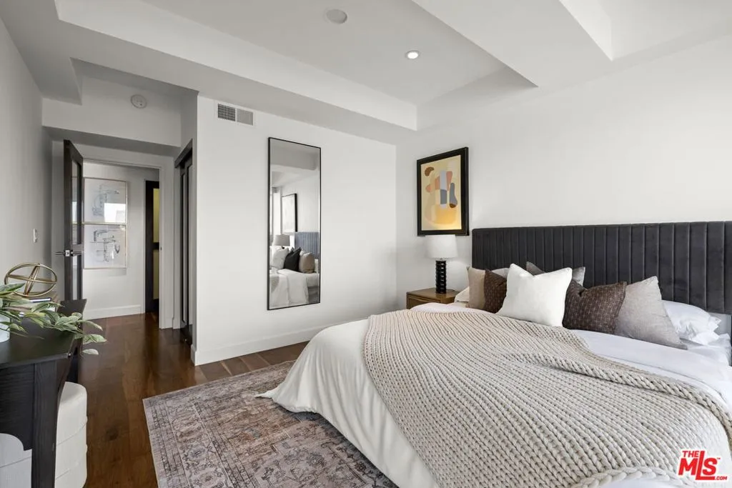 Los Angeles, California 90067, United States, 2 Bedrooms Bedrooms, ,2 BathroomsBathrooms,Residential,Active,240462