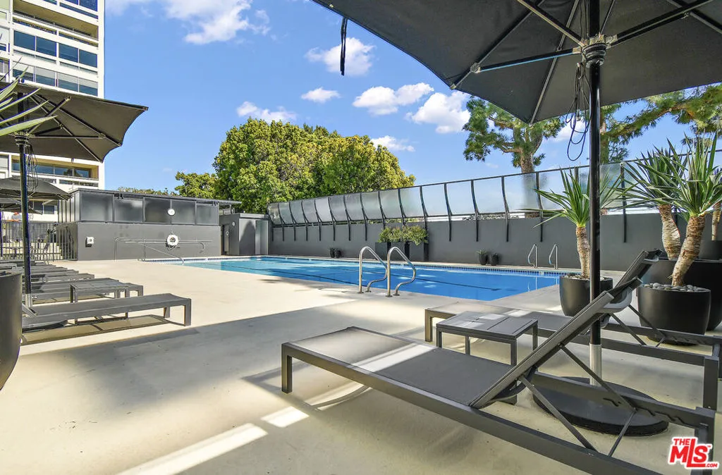 Los Angeles, California 90067, United States, 2 Bedrooms Bedrooms, ,2 BathroomsBathrooms,Residential,Active,240462