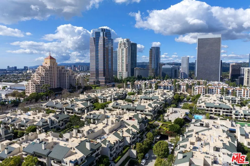 Los Angeles, California 90067, United States, 2 Bedrooms Bedrooms, ,2 BathroomsBathrooms,Residential,Active,240462