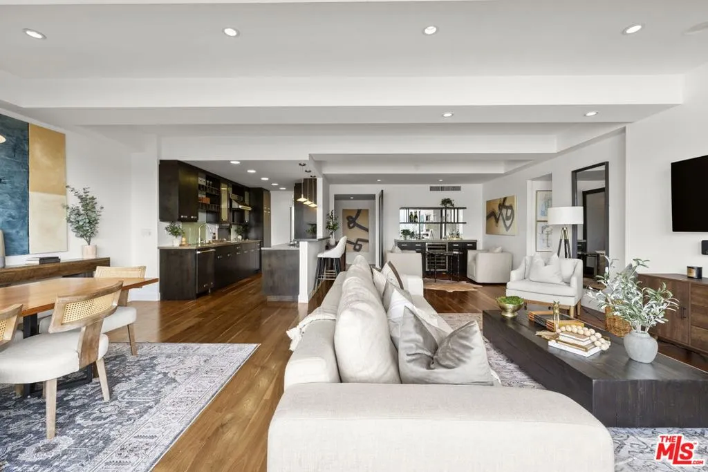 Los Angeles, California 90067, United States, 2 Bedrooms Bedrooms, ,2 BathroomsBathrooms,Residential,Active,240462