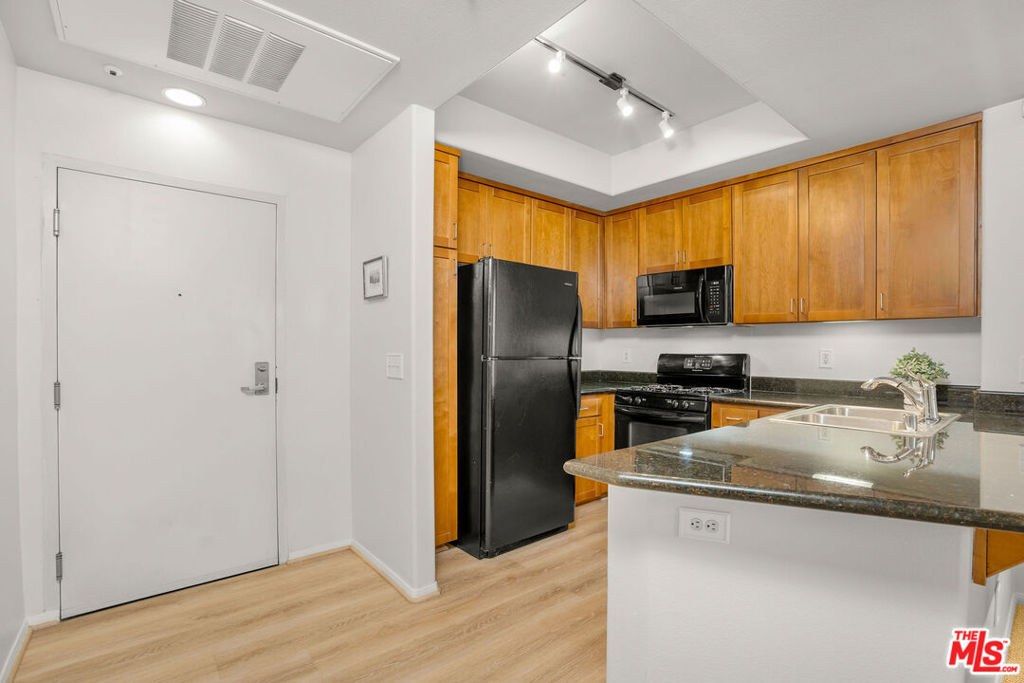 4060 Glencoe Avenue 228