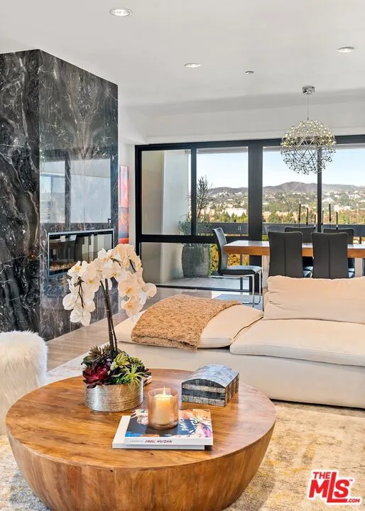 Los Angeles, California 90024, United States, 2 Bedrooms Bedrooms, ,2 BathroomsBathrooms,Residential,Active,205719