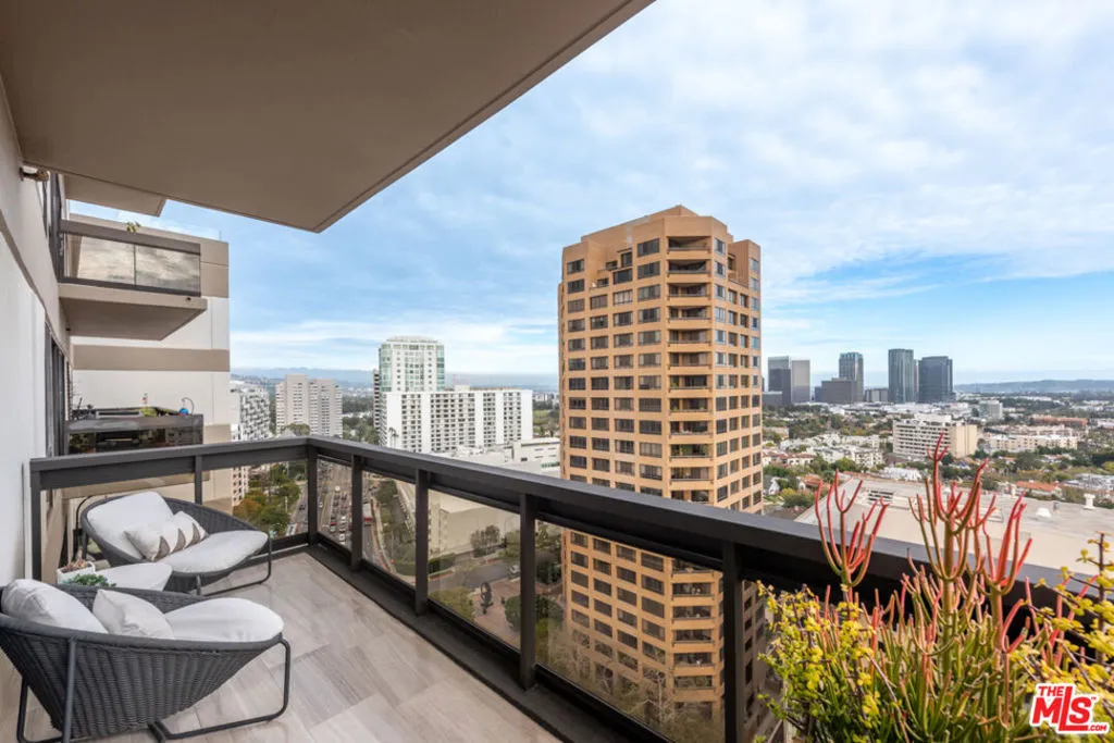 Los Angeles, California 90024, United States, 2 Bedrooms Bedrooms, ,2 BathroomsBathrooms,Residential,Active,205719