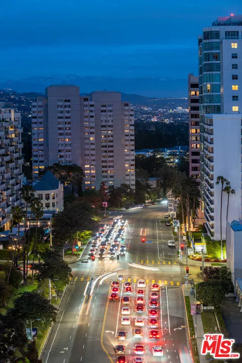 Los Angeles, California 90024, United States, 2 Bedrooms Bedrooms, ,2 BathroomsBathrooms,Residential,Active,205719