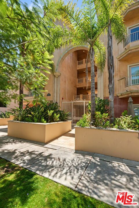 1511 Camden Avenue 103