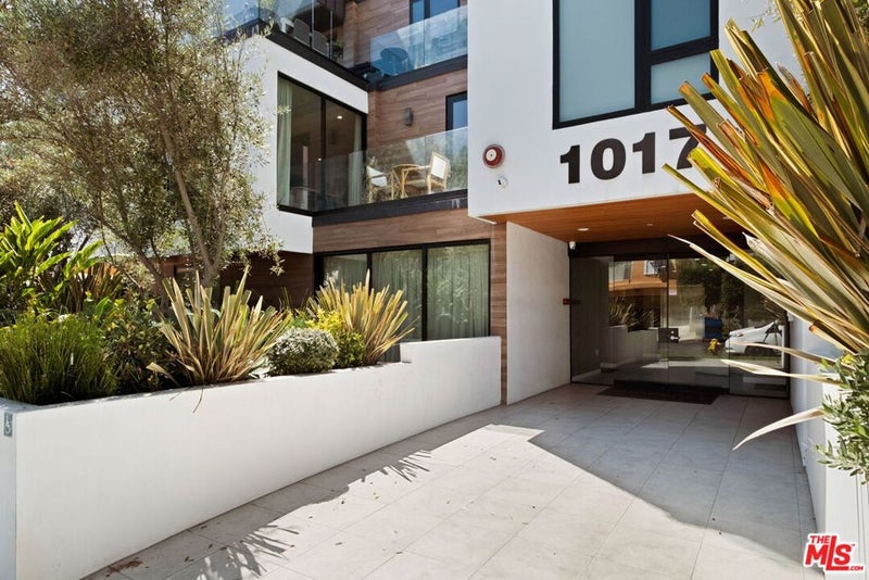 1017 N Croft PH01