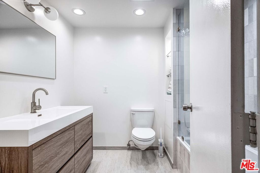 800 W 1st Street 602