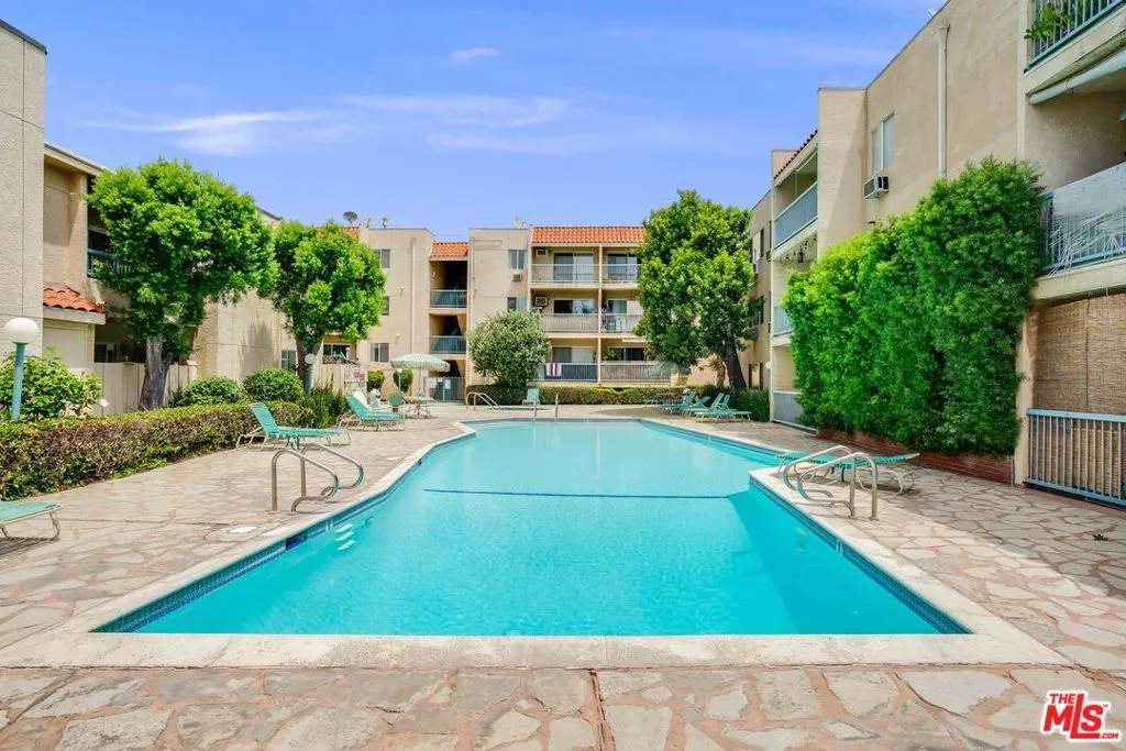 Tarzana, California 91356, United States, 2 Bedrooms Bedrooms, ,2 BathroomsBathrooms,Residential,Active,146232