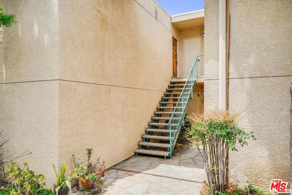 Tarzana, California 91356, United States, 2 Bedrooms Bedrooms, ,2 BathroomsBathrooms,Residential,Active,146232