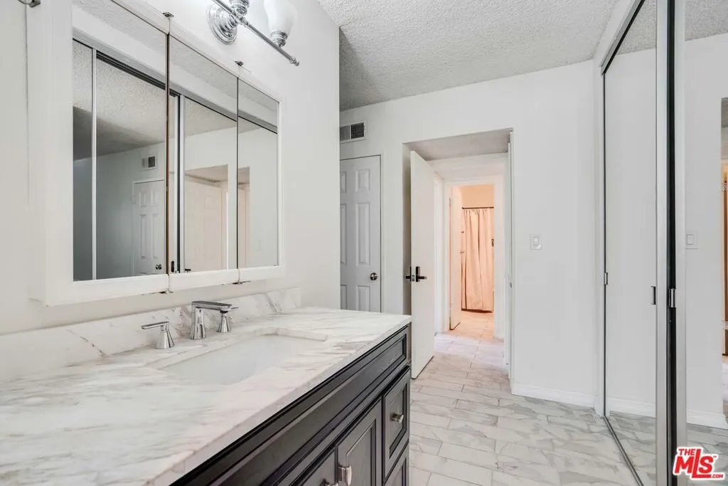 Tarzana, California 91356, United States, 2 Bedrooms Bedrooms, ,2 BathroomsBathrooms,Residential,Active,146232