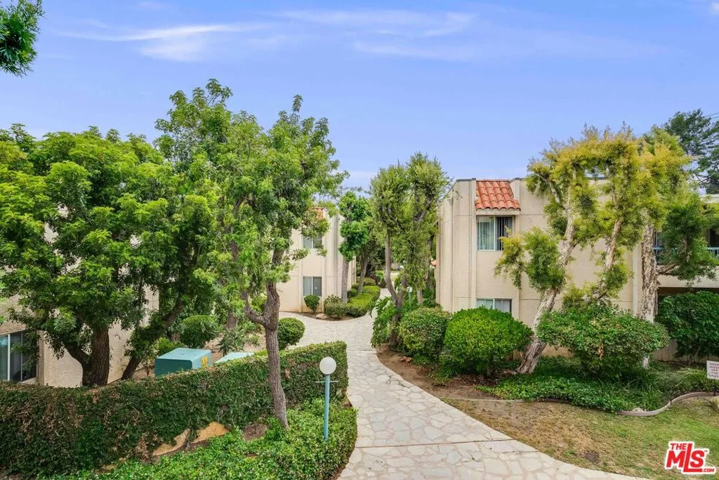 Tarzana, California 91356, United States, 2 Bedrooms Bedrooms, ,2 BathroomsBathrooms,Residential,Active,146232