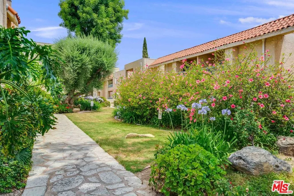 Tarzana, California 91356, United States, 2 Bedrooms Bedrooms, ,2 BathroomsBathrooms,Residential,Active,146232