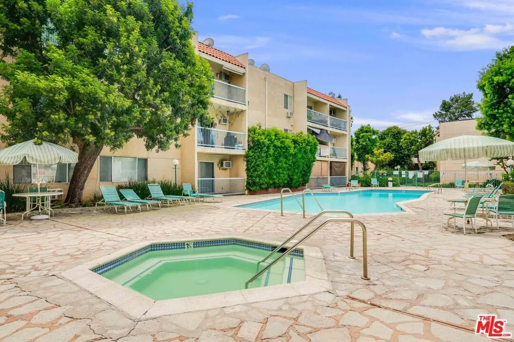 Tarzana, California 91356, United States, 2 Bedrooms Bedrooms, ,2 BathroomsBathrooms,Residential,Active,146232