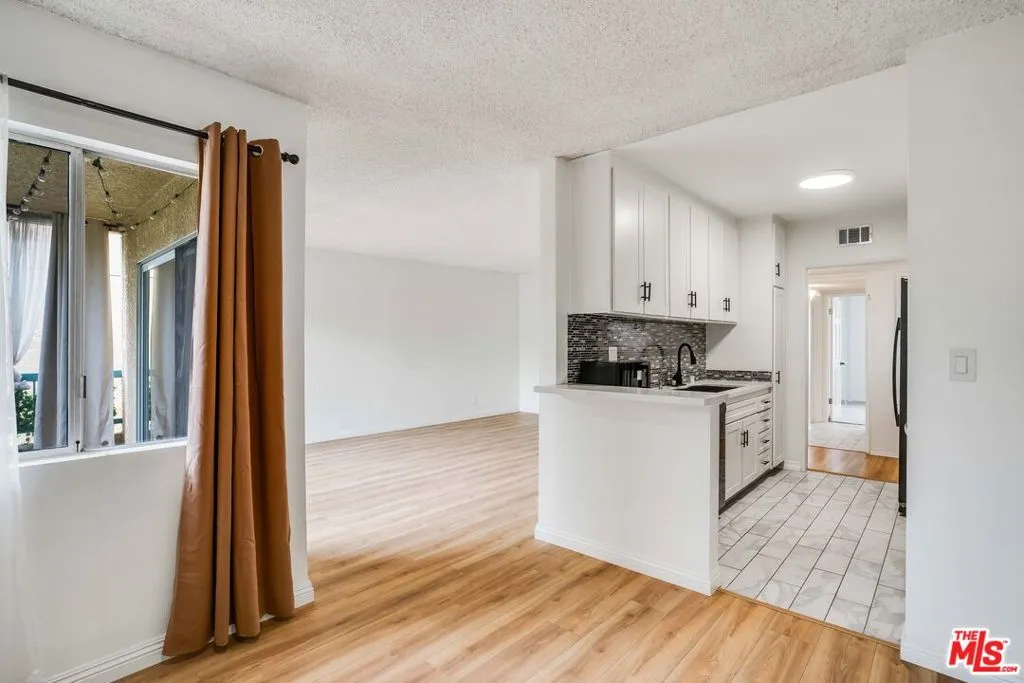 Tarzana, California 91356, United States, 2 Bedrooms Bedrooms, ,2 BathroomsBathrooms,Residential,Active,146232