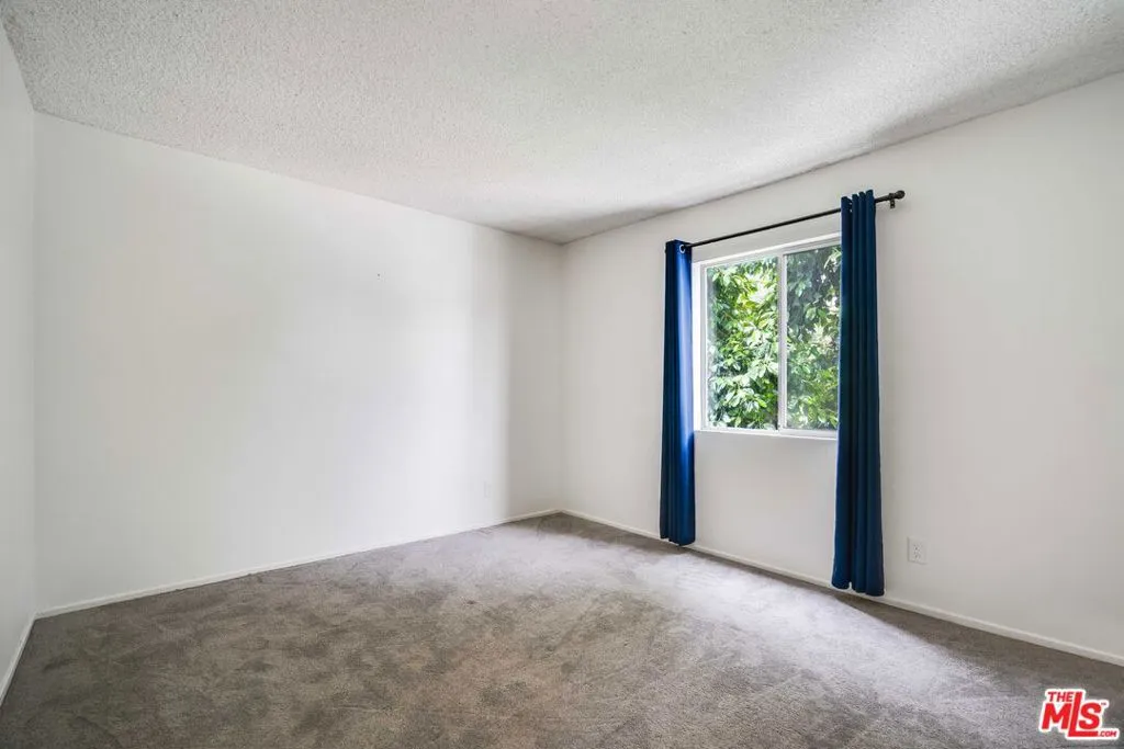 Tarzana, California 91356, United States, 2 Bedrooms Bedrooms, ,2 BathroomsBathrooms,Residential,Active,146232