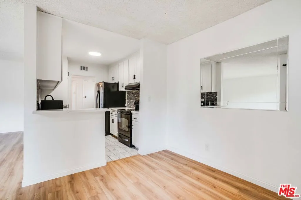 Tarzana, California 91356, United States, 2 Bedrooms Bedrooms, ,2 BathroomsBathrooms,Residential,Active,146232