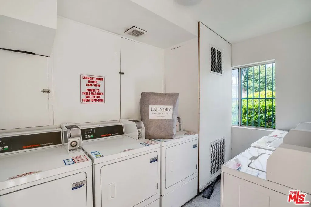 Tarzana, California 91356, United States, 2 Bedrooms Bedrooms, ,2 BathroomsBathrooms,Residential,Active,146232