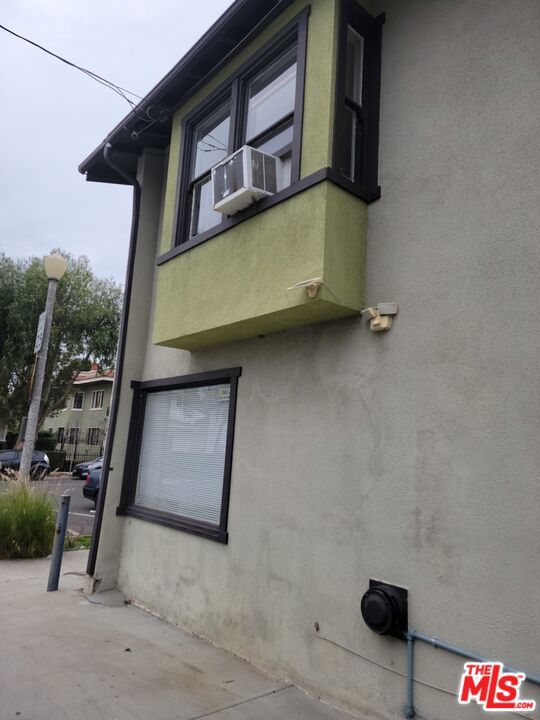 702 CEDAR Avenue
