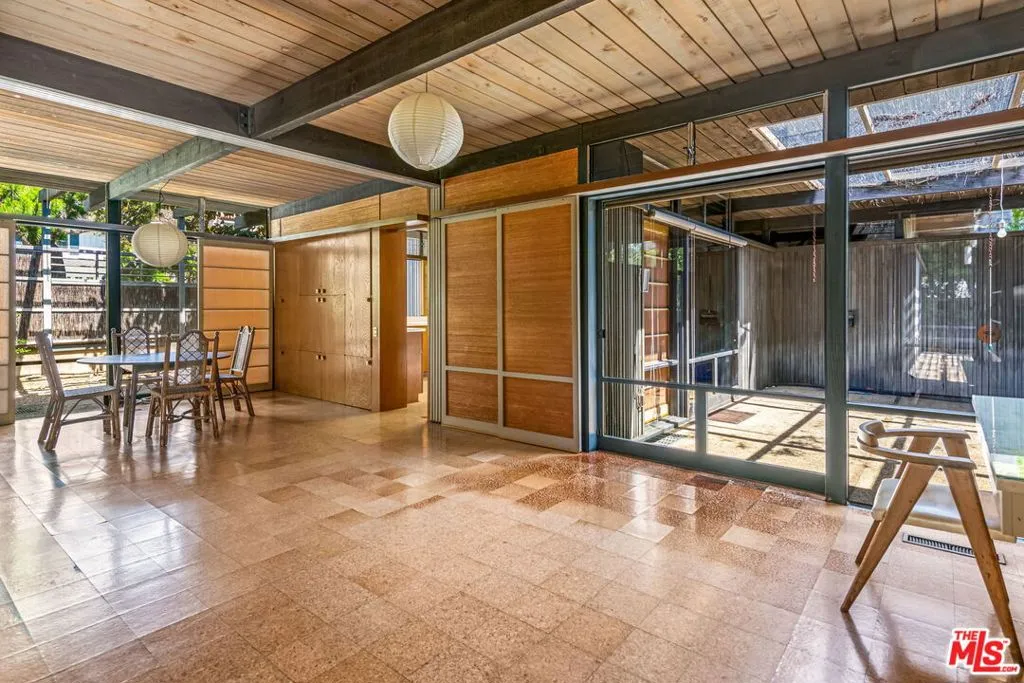 Santa Monica, California 90402, United States, 3 Bedrooms Bedrooms, ,3 BathroomsBathrooms,Residential,Active,133334